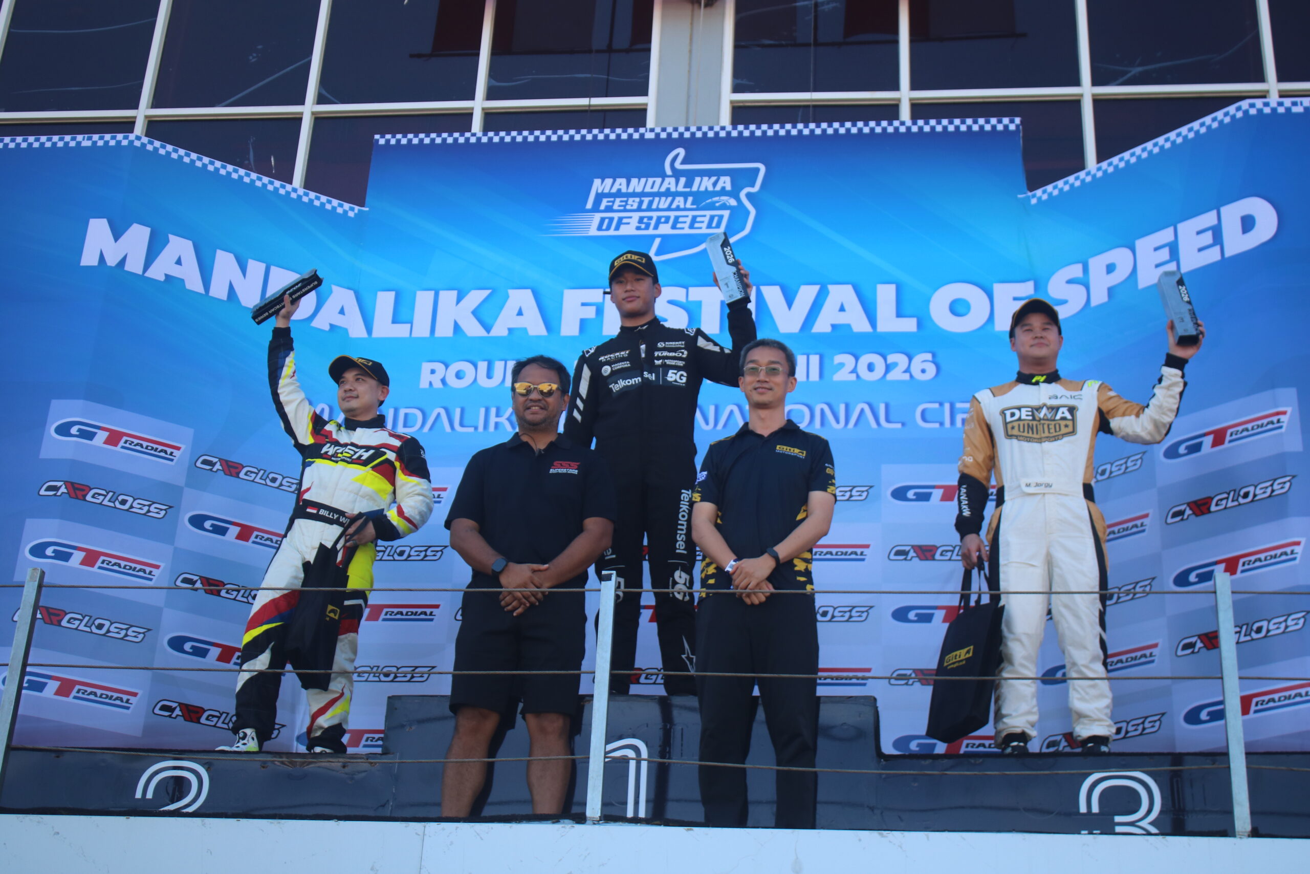 Nadeem Rustombi Juara Race 1 Superstar Sportcar Series di Mandalika