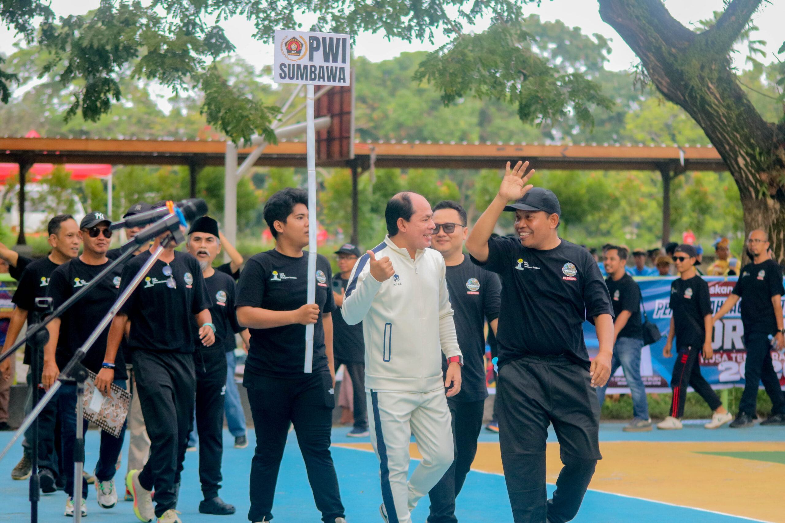 Warna-warni Keceriaan Atlet Warnai Pembukaan Porwada NTB 2026, Semangat Sportivitas Menggema di Mataram