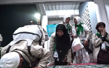 Kloter 1 Haji NTB Tiba, 393 Jemaah Lombok Timur Pulang dengan Selamat