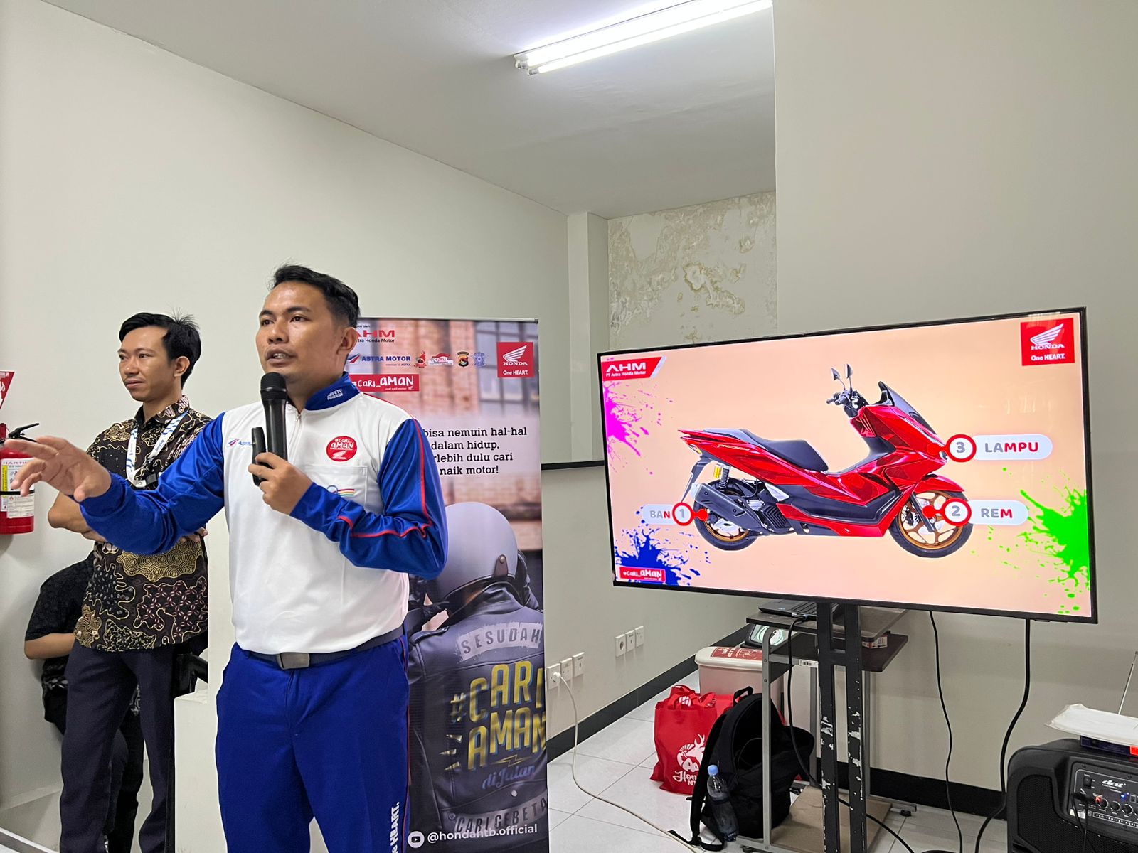 Astra Motor NTB Berikan Edukasi Keselamatan Berkendara kepada Karyawan PT FIF Cabang Lombok Barat