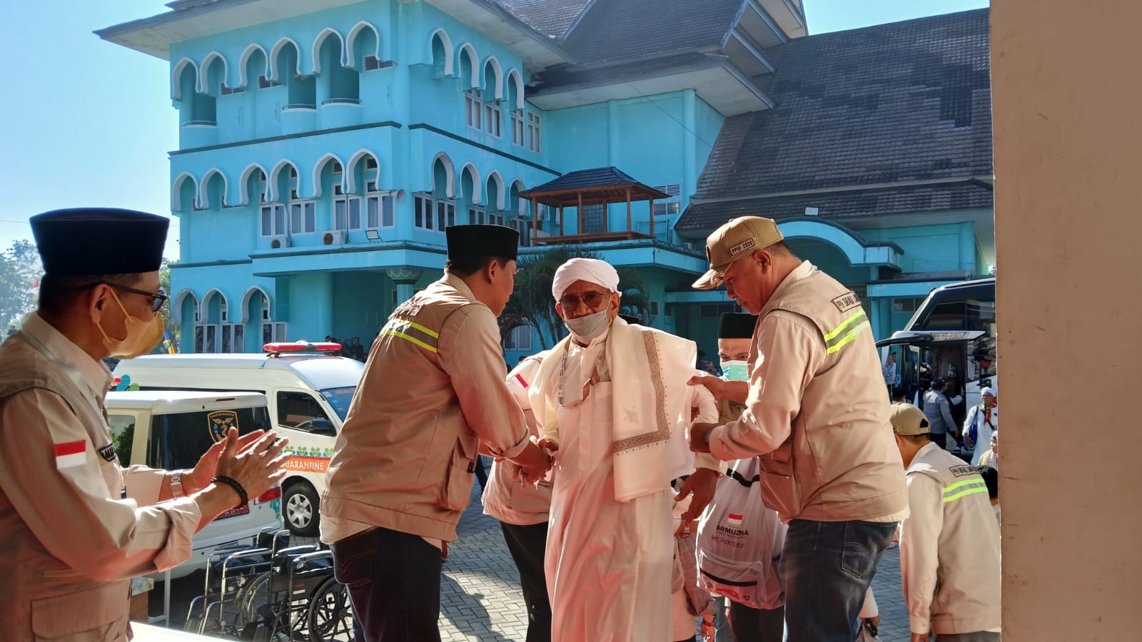 393 Jemaah Haji Lombok Tengah Resmi Dipulangkan dari Embarkasi Lombok