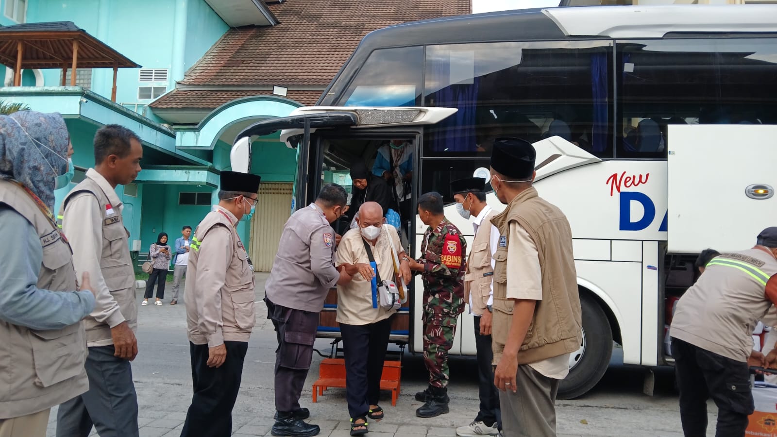 393 Jemaah Haji Kloter 3 Lombok Barat Kembali Utuh, Semua Pulang dalam Kondisi Sehat