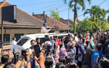 Maung Garuda Presiden Prabowo Jadi Rebutan Warga Bali, Ribuan Orang Antre Foto di Tabanan