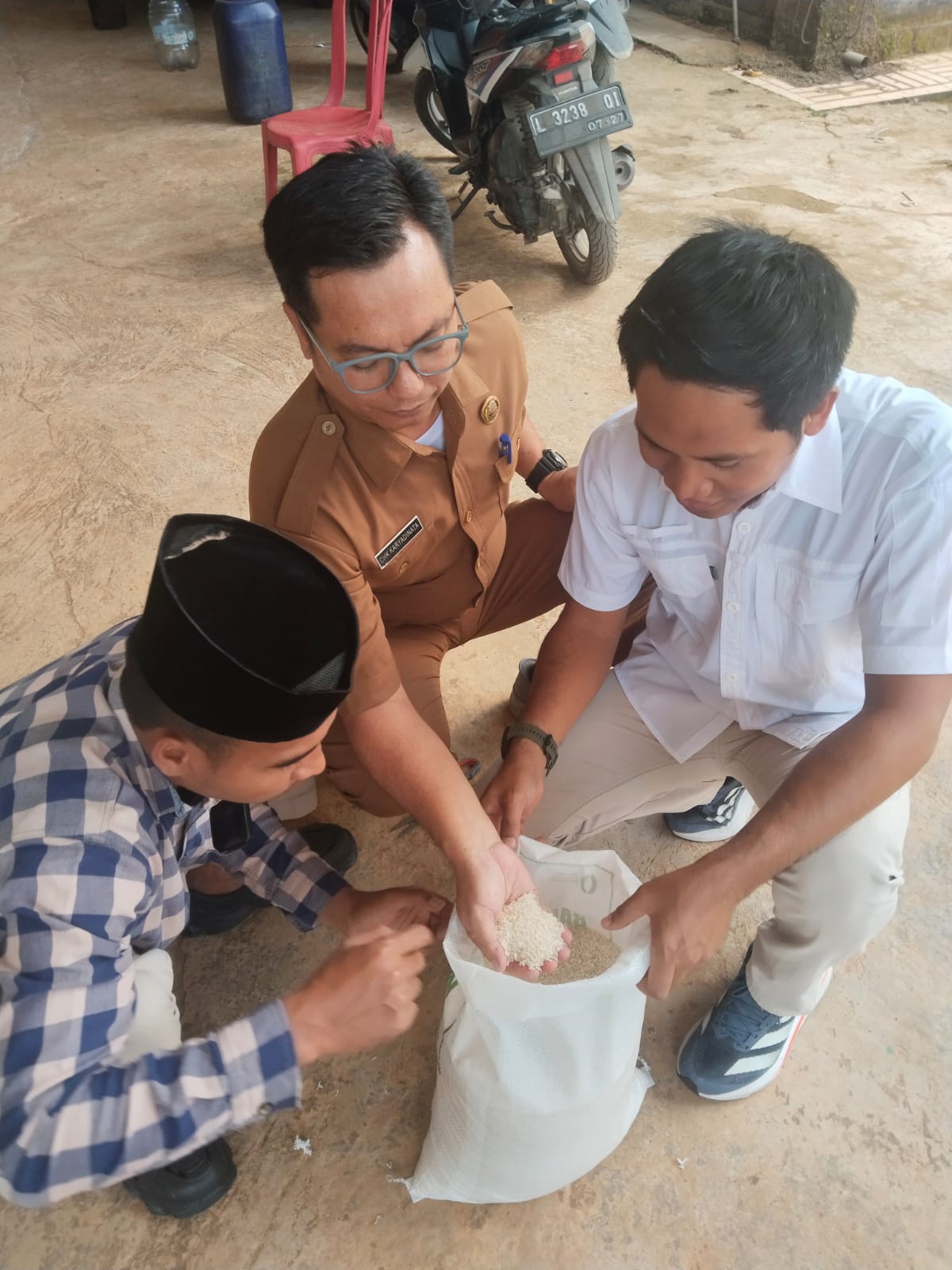 Kepala DP2KP Pastikan Beras Banpang Di Tanah Merah Kualitas Baik