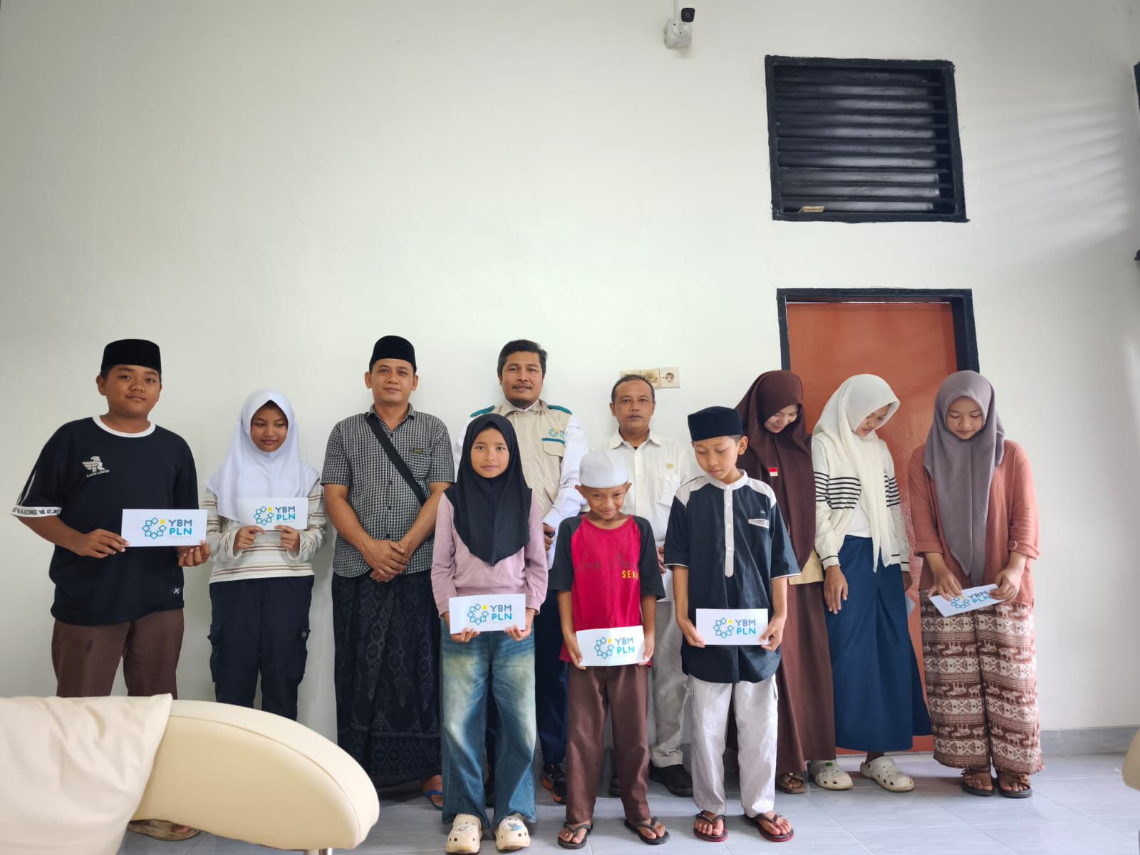 PLN Santuni 10 Anak Yatim di Batukliang Utara, Tebar Manfaat ZISWAF