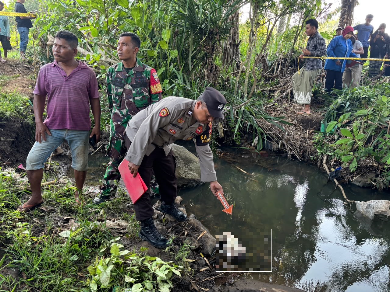 Bayi Ditemukan Tewas Mengambang di Irigasi Keruak, Polisi Selidiki Pelaku Pembuangan