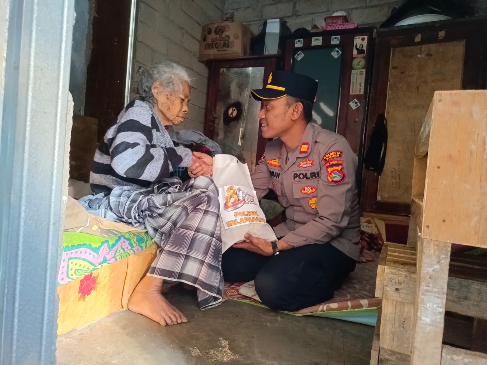 Polisi Datangi Rumah Warga, Ini yang Dilakukan Polsek Selaparang Jelang Hari Bhayangkara