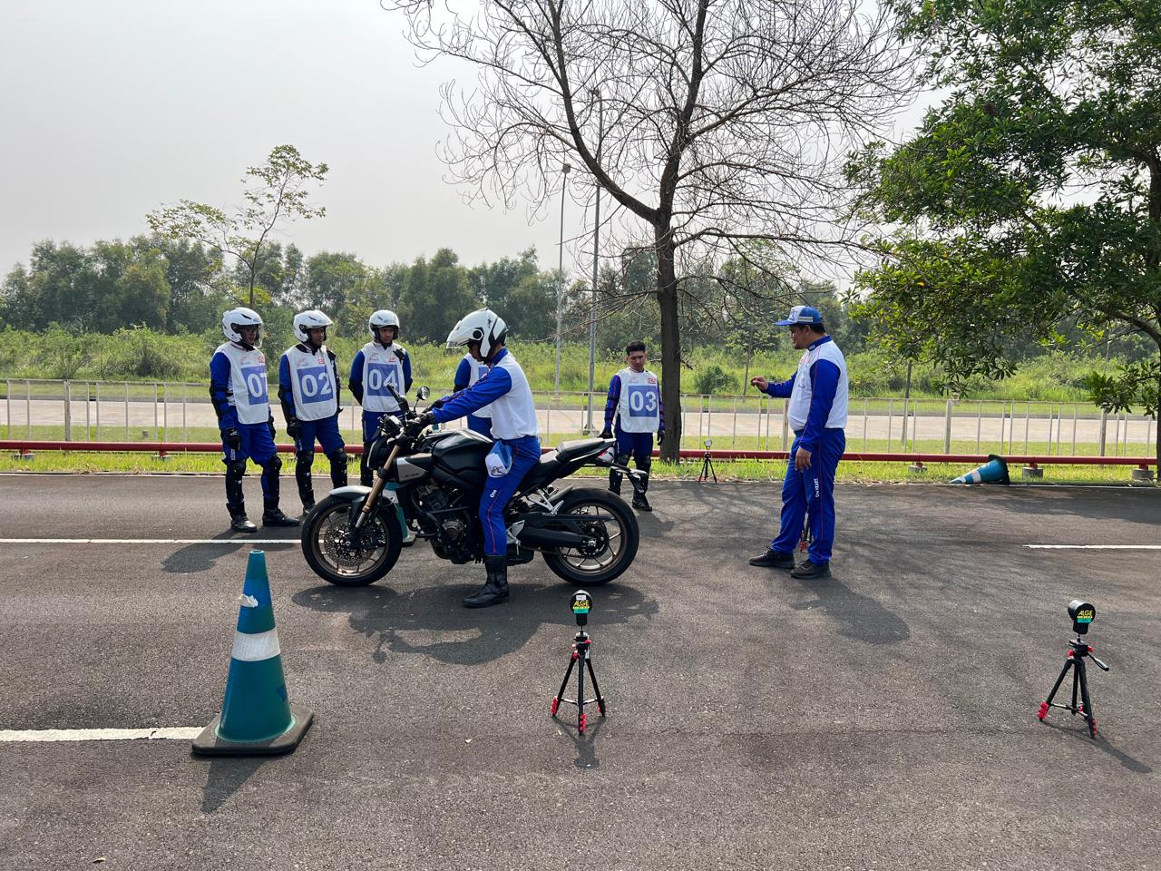 Jangan Asal Rem! Pahami Prosedur Pengereman yang Benar untuk Mencegah Kecelakaan di Jalan Raya