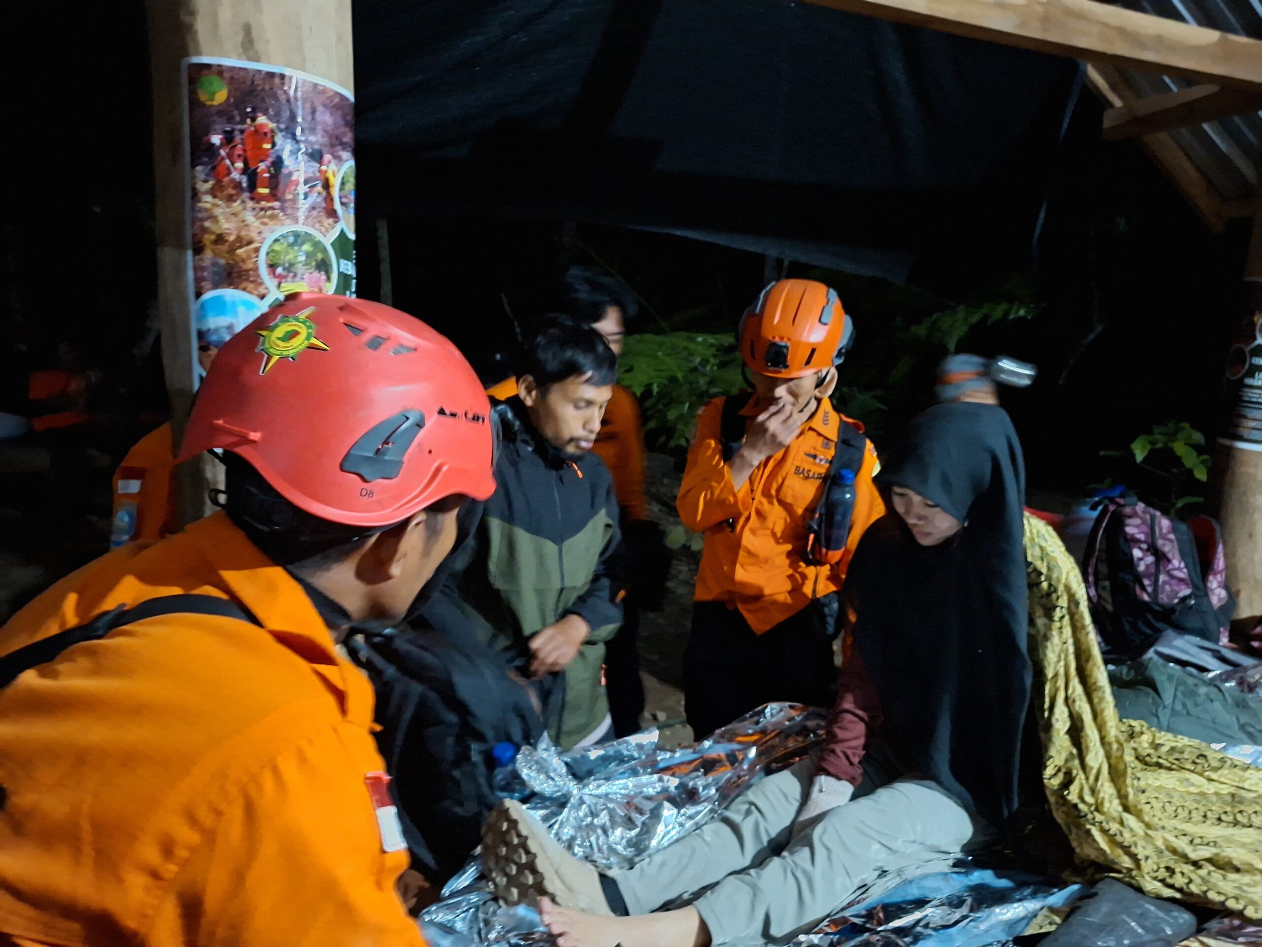 Pendaki Rinjani Cedera Berhasil Dievakuasi, Operasi SAR Ditutup Dini Hari