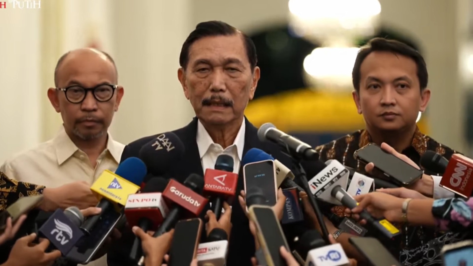 Luhut: Data 8 Kementerian Kini Menyatu, UMKM dan Pajak Bakal Terdeteksi AI