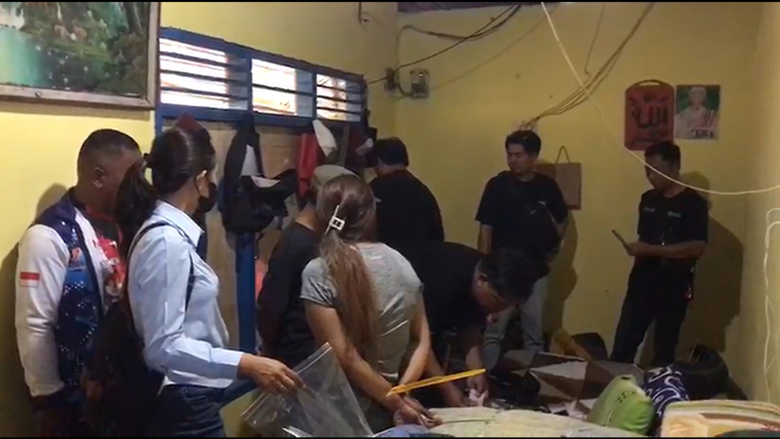 Ayah, Ibu dan Anak Ditangkap dalam Penggerebekan Narkoba di Mataram