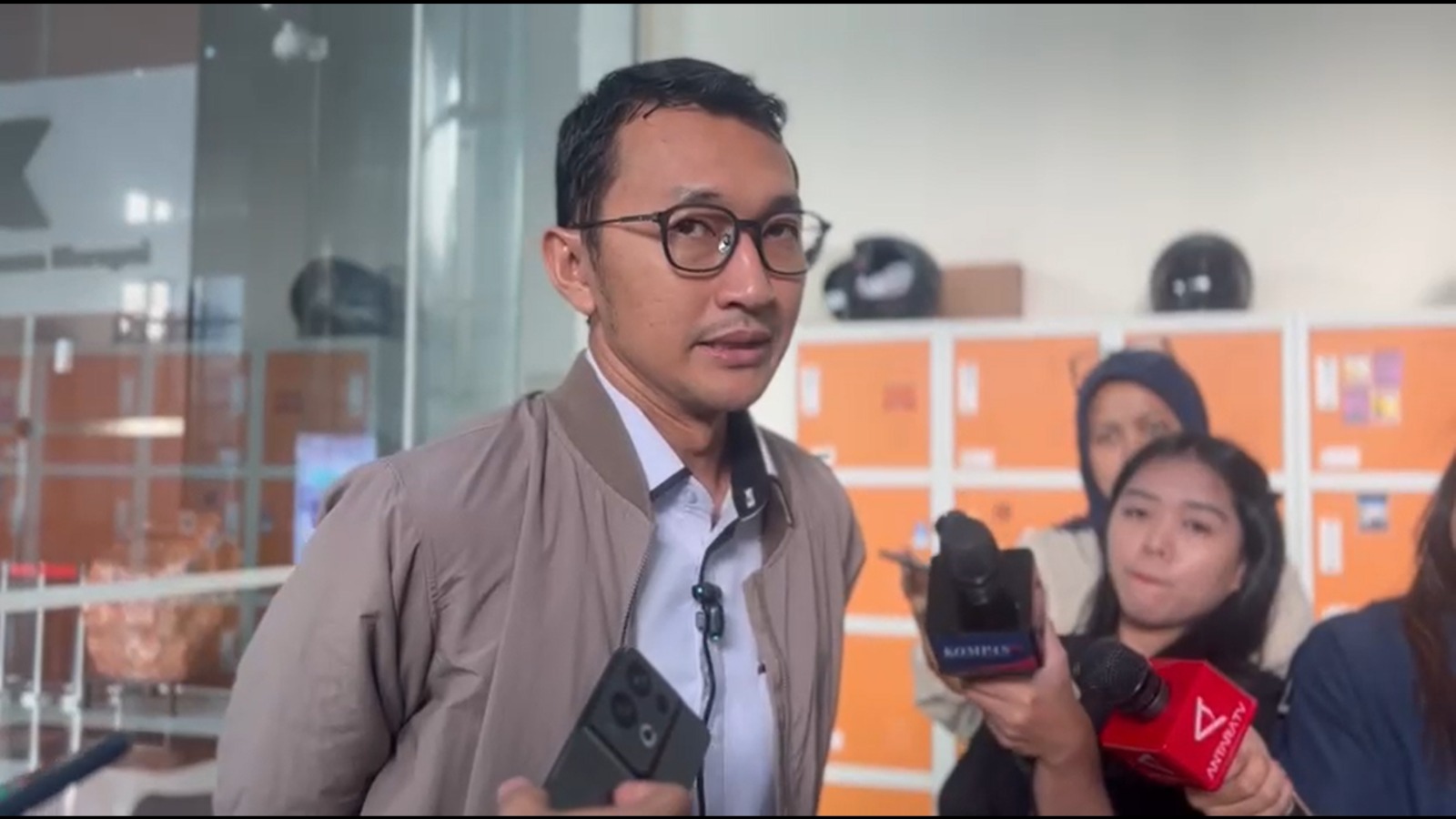 OTT KPK di Lombok Barat, Bupati Diamankan Bersama 19 Orang