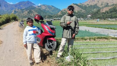 Liburan Naik PCX 160 ke Sembalun, Petik Stroberi dan Nikmati Keindahan Rinjani Tanpa Khawatir