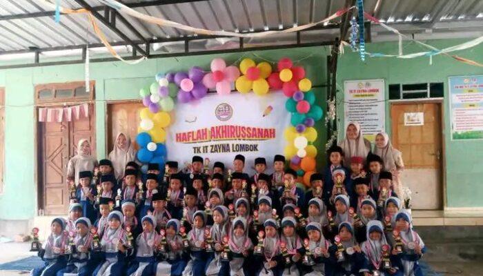 54 Siswa TK IT Zayna Lombok Resmi Dilepas, Tangis Haru dan Kebanggaan Warnai Haflah Akhirussanah