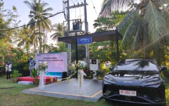 PLN Resmikan SPKLU di Sira, Wisatawan Kendaraan Listrik Kini Lebih Tenang