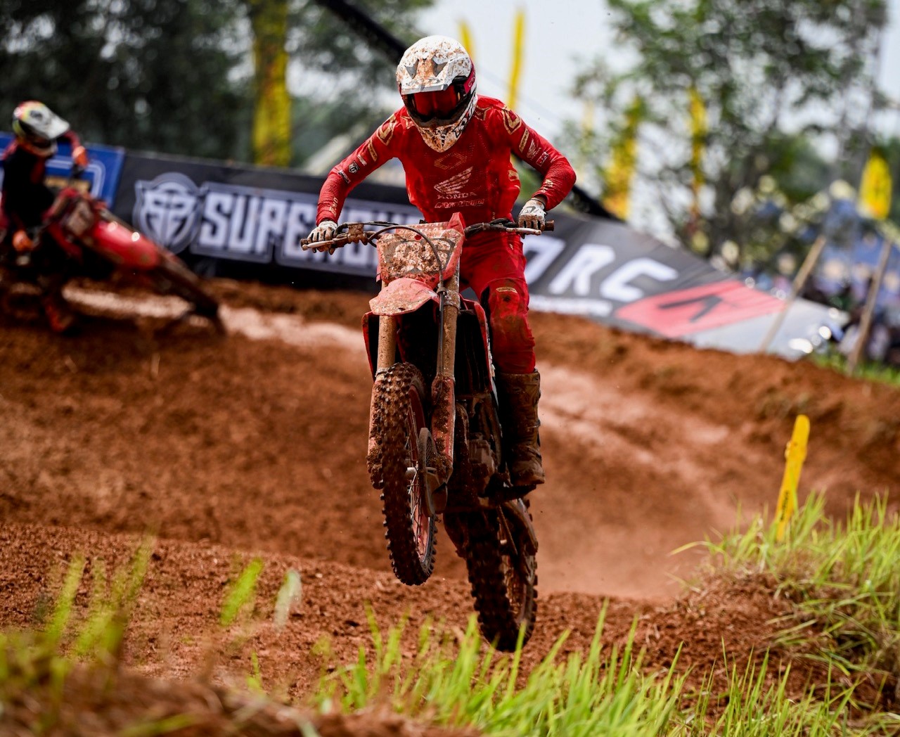 Raih Podium Perdana, Valrossi dan CRF250R Melesat di Kejurnas Motocross Bekasi