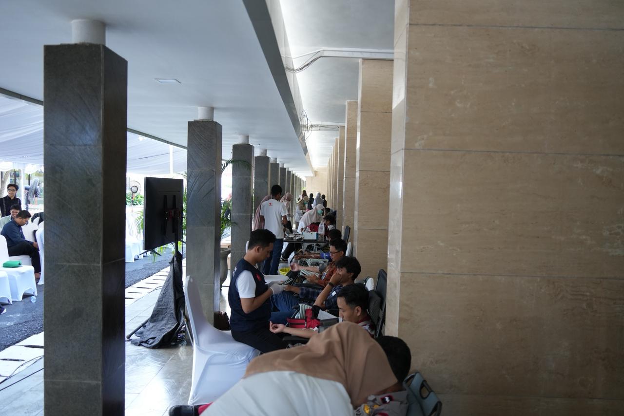 HUT BI ke-73, Bank Indonesia NTB Ajak Ribuan Mitra Berbagi Lewat Donor Darah dan Santunan Yatim