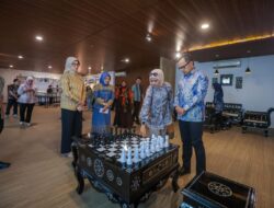 Wamendagri Jajal Meja Catur CUKLI Buatan Warga Binaan Lapas Lombok Barat
