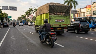 Jangan Selalu Berada di Tengah Lajur, Posisi Berkendara yang Tepat Dapat Mengurangi Risiko Kecelakaan