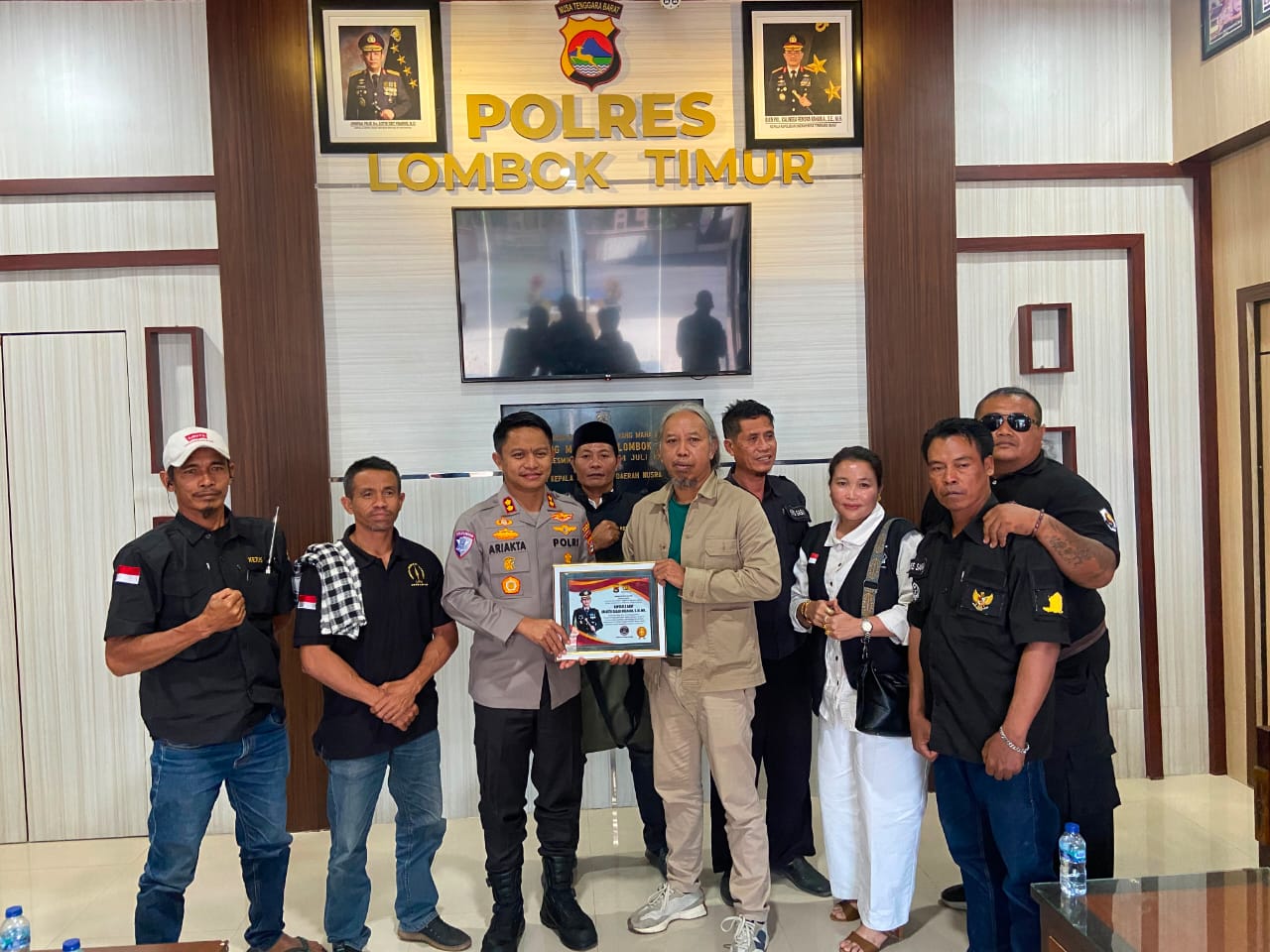 Ungkap 3 Kg Sabu, Kapolres Lotim Terima Penghargaan dari Keris Sasak