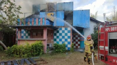 Bekas Tempat Hiburan di Batu Layar Ludes Terbakar, Kerugian Ditaksir Rp1 Miliar