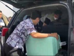 KPK Sita 5 Koper Dokumen, Segel 2 Mobil di Rumah Dinas Bupati Lombok Barat