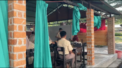 6 Kelas Disegel, Siswa SMAN 1 Gunungsari Belajar di Kantin dan Musala