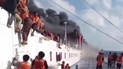 KM Mutiara Sentosa 2 Terbakar di Perairan Sumenep, Penumpang Panik Kenakan Pelampung