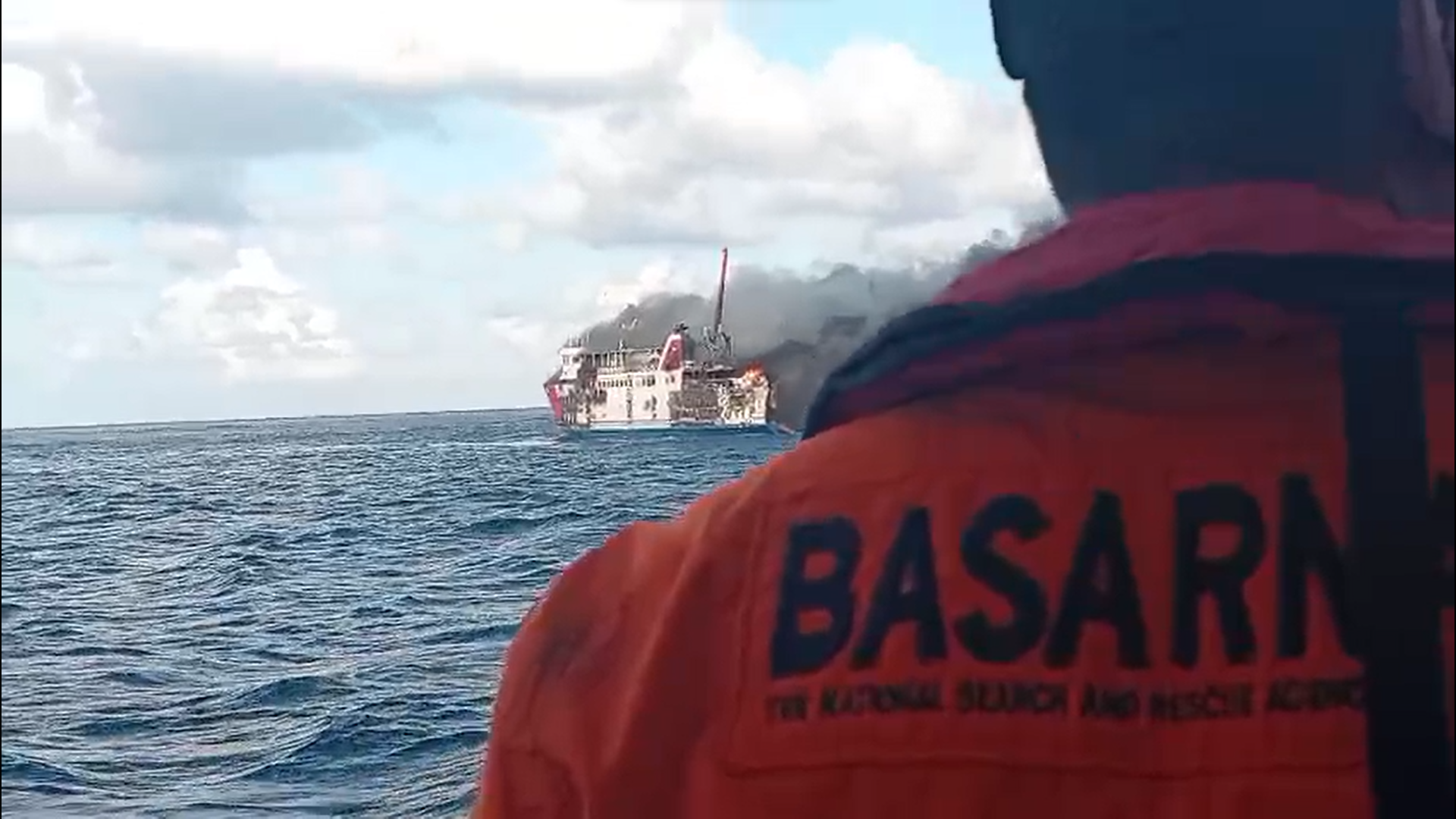 Kapal Terbakar di Selat Lombok, Lima Penumpang Masih Hilang