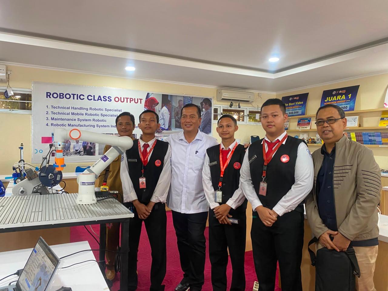 Miq Iqbal Temukan Model SMK yang Hampir 100 Persen Lulusannya Langsung Kerja
