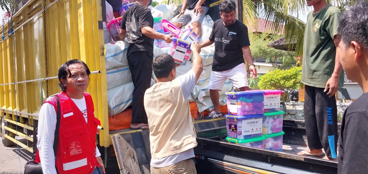 PMI NTB Kirim 300 Paket Bantuan untuk Korban Gempa Flores
