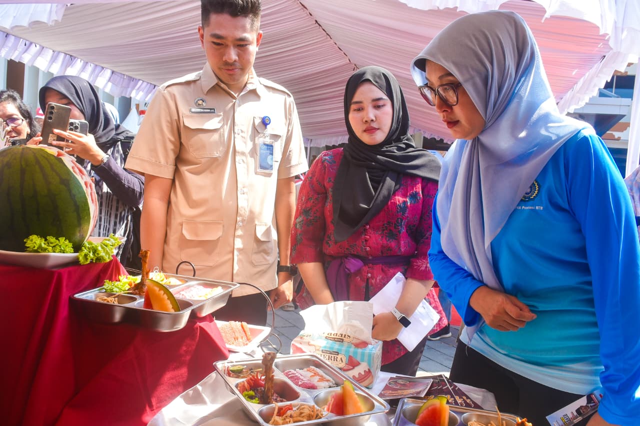 Ayam Dibagi Dua, Harapan untuk Anak-Anak NTB