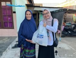 PLN Sumbawa Salurkan 26 Paket Sembako untuk Warga Miskin