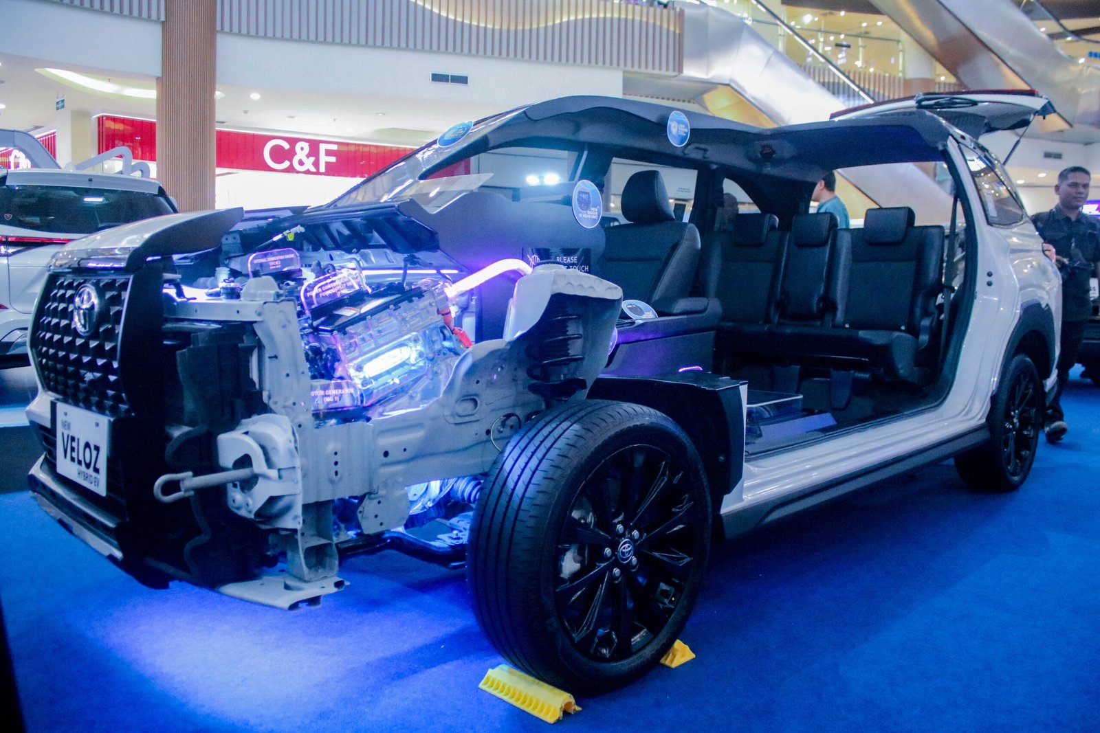 Toyota Space Hadir di Lombok, Veloz Hybrid Jadi Sorotan