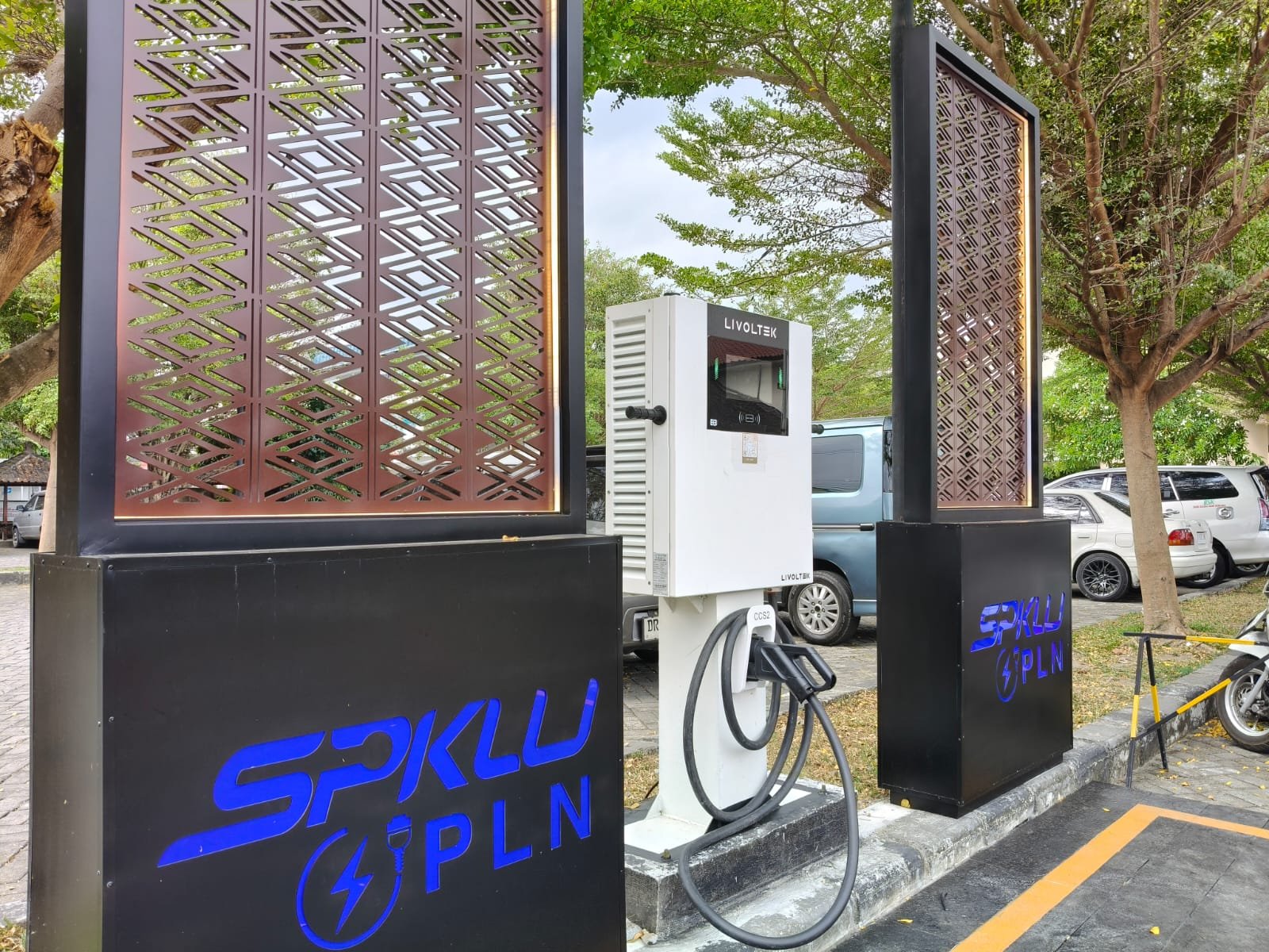 PLN Tambah SPKLU di Mataram, Wisatawan Tak Perlu Cemas Isi Daya