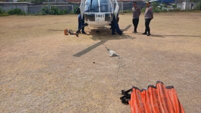 Helikopter Water Bombing Gempur Api TPA Putri Cempo