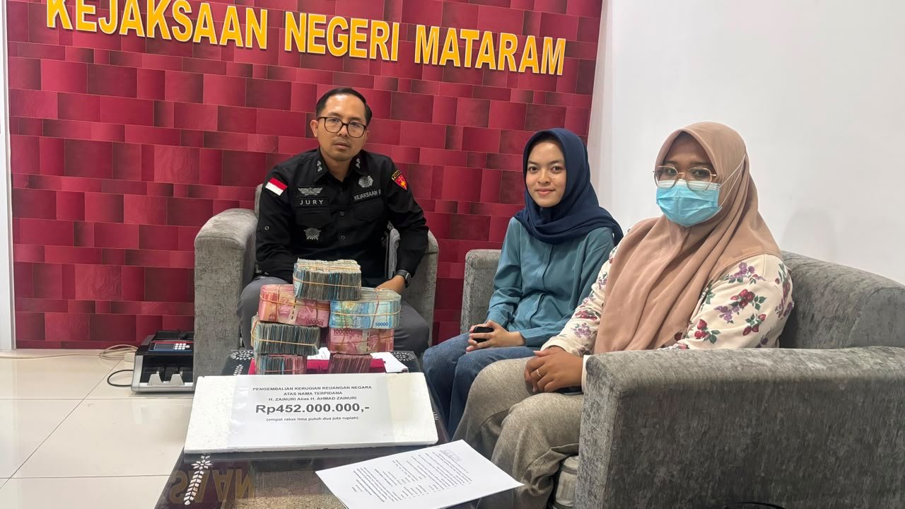 Kejari Mataram Terima Pengembalian Uang Pengganti Korupsi Dinas Sosial