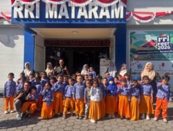 Siswa TK Semai Harapan Bangsa Kunjungi LPP RRI Mataram