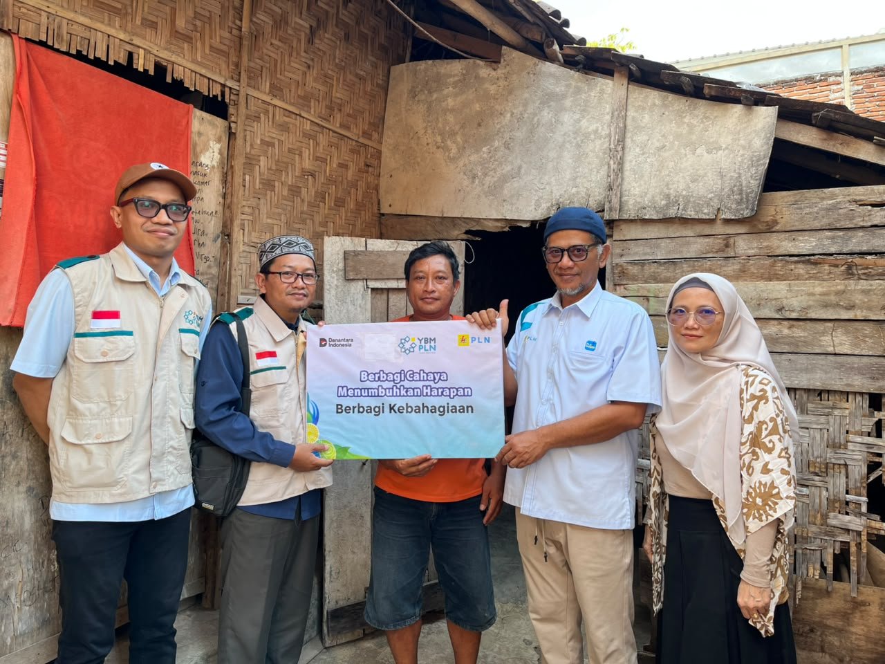 PLN Sambungkan Listrik Gratis untuk Warga Sumbawa
