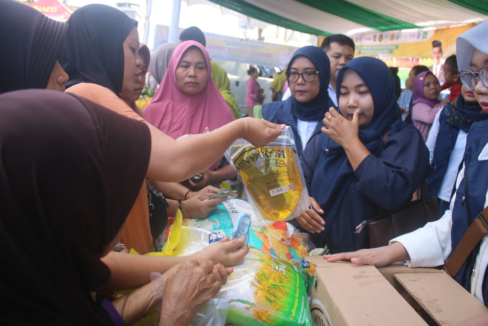 Hari Pangan Sedunia, Bulog NTB Siapkan 20 Ton Beras dan 30 Ribu Liter Minyak
