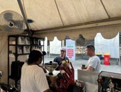 Kopi Lombok Curi Perhatian Turis Italia di MotoGP Mandalika