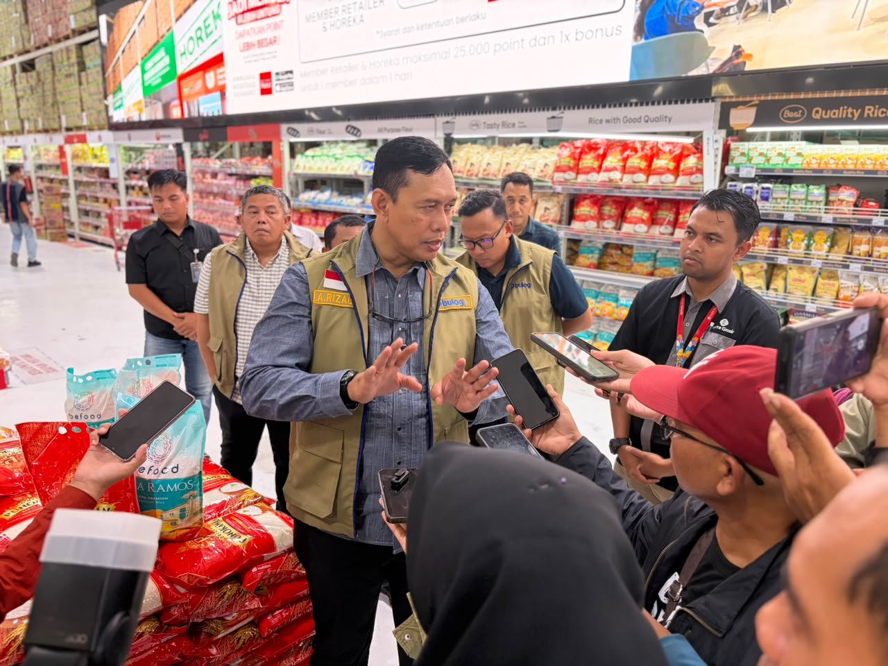 Stok Beras Bulog 4,5 Juta Ton, Warga Lombok Diminta Tak Panic Buying