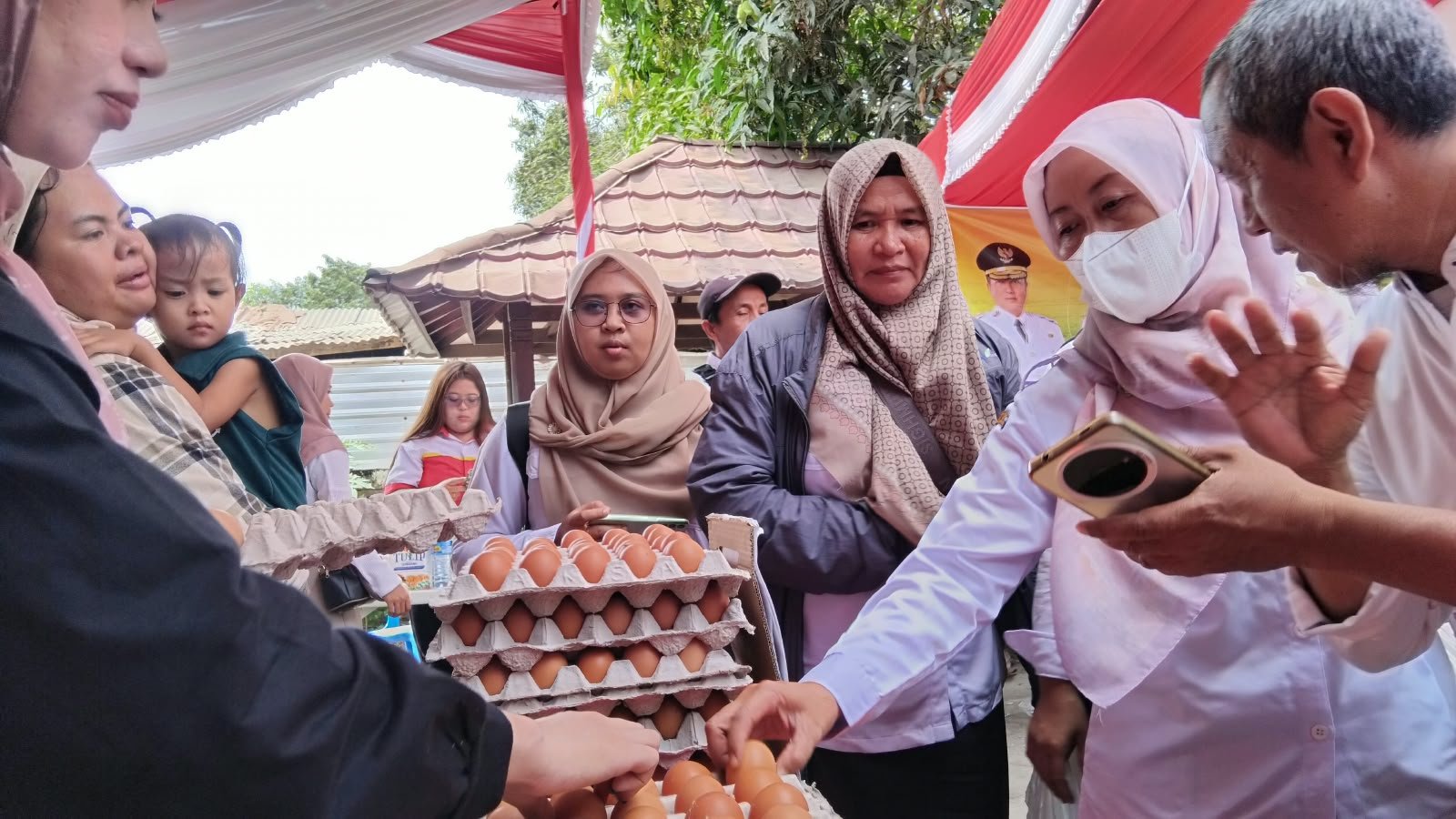 GPM NTB di Lombok Barat Diserbu Warga, Minta Harga Lebih Murah