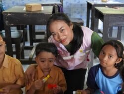 Lolos Seleksi 700 Kandidat, Srikandi PLN Turun Mengajar di Lombok Utara