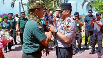 Kapolda NTB Sambut Pangdam Rinambora di Bandara ZAM