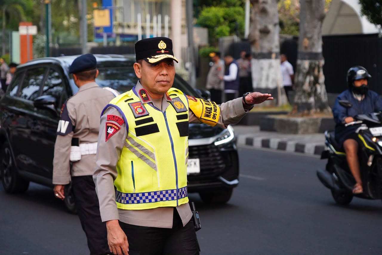 Wakapolda NTB Turun ke Jalan, Atur Lalin Pagi di Mataram