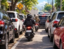 Jangan Asal Selap-selip! Ini 5 Tips Aman Naik Motor