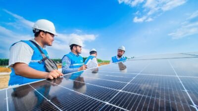 PLN Didorong Percepat Transisi Energi, Target PLTS 100 GWp Jadi Sorotan